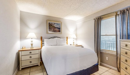 Condo, 2 Bedrooms