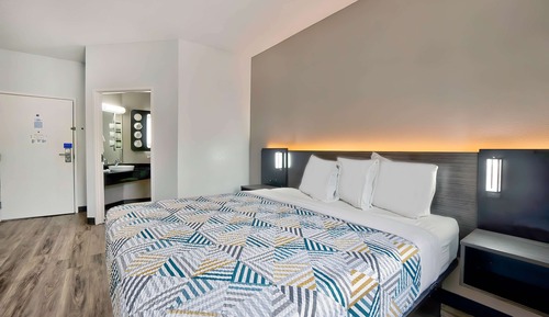 Standard Room, 1 King Bed, Non Smoking (1)