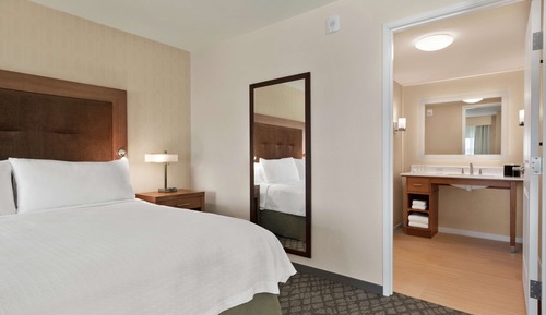 Suite, 1 King Bed, Accessible (Roll-in Shower)