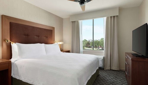 Suite, 1 King Bed, Accessible, Bathtub