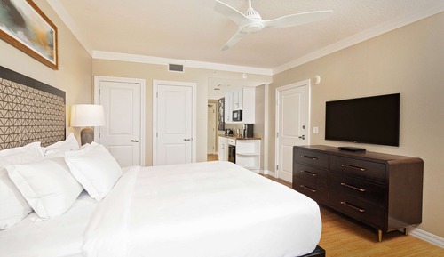 Studio, 1 King Bed, Accessible (Hearing)