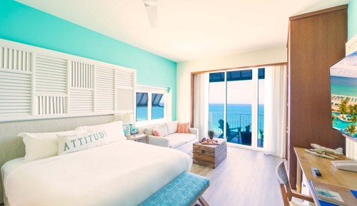Room, 1 King Bed, Oceanfront (Corner)