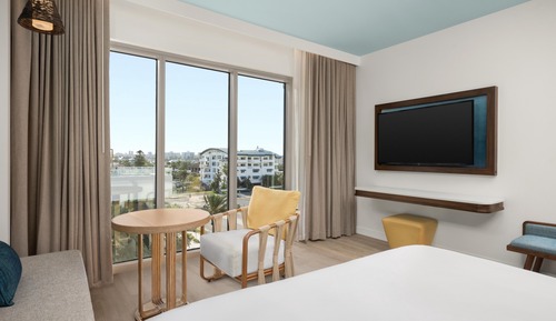 1 KING BED HEARING ACCESSIBLE