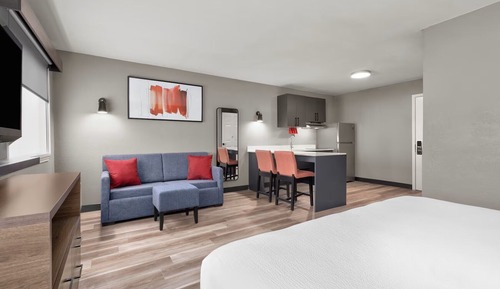 Deluxe Studio, 1 King Bed, Non Smoking