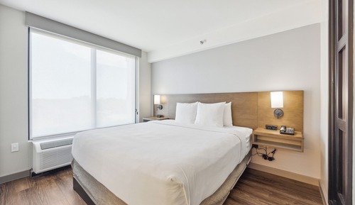 Standard Room, 1 King Bed