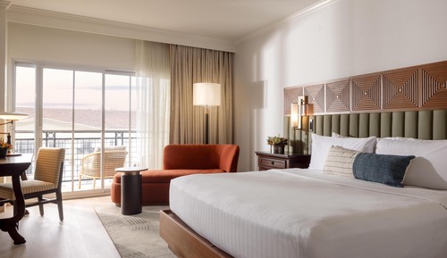 Room, 1 King Bed (Seven, 21 And Up)