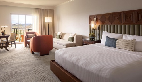 Junior Suite, 1 King Bed, Pool View