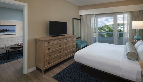 Suite, 1 Bedroom, Mobility Accessible, Tower (King With Tub, Standard View)