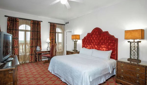 Room, 1 King Bed (Mobility/Hearing Access, Roll-In Shwr)