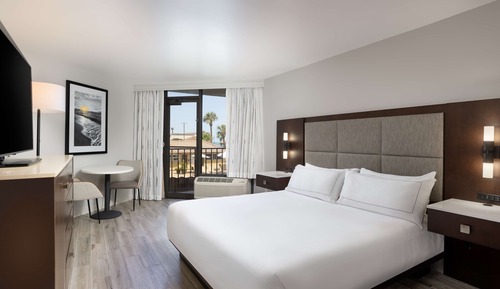 Room, 1 King Bed, Accessible, Bay View (Bathtub)