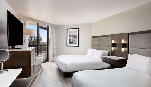 Room, 2 Queen Beds, Accessible, Bathtub