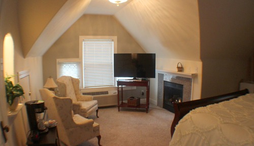 Romantic Penthouse, Ensuite, Mountain View (Rosewood-6)