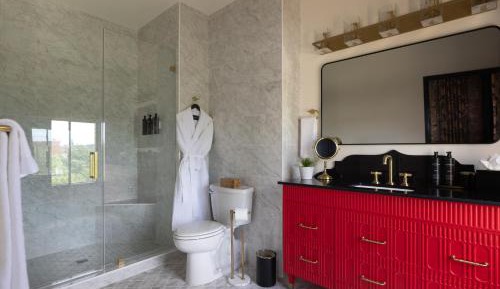 Superior King Suite