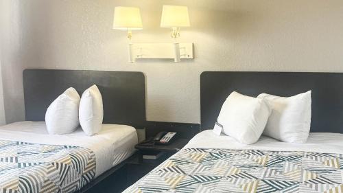 2 FULL BEDS | MOB ACC RI SHWR NSMK  MICFRIDGE