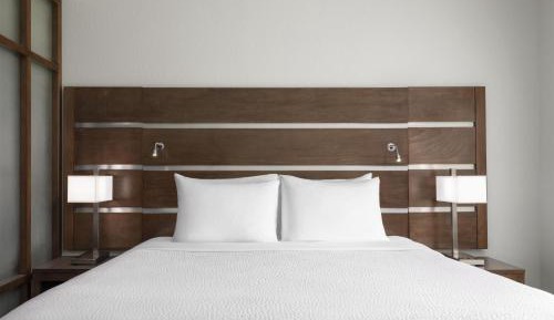 King Suite with Sofa Bed and Shower - Non-Smoking