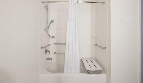 Standard King Room with Mobility Accessible Tub