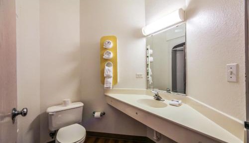 Deluxe King Room - Non-Smoking