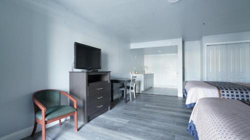Queen Studio with Two Queen beds - Non-Smoking