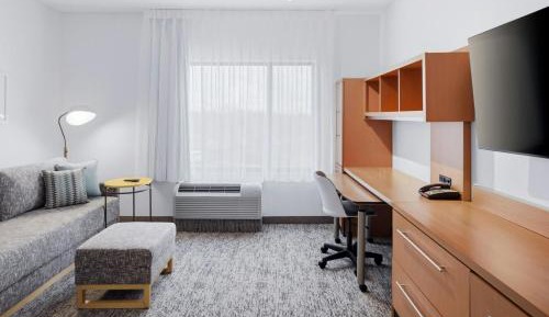 One-Bedroom Queen Suite