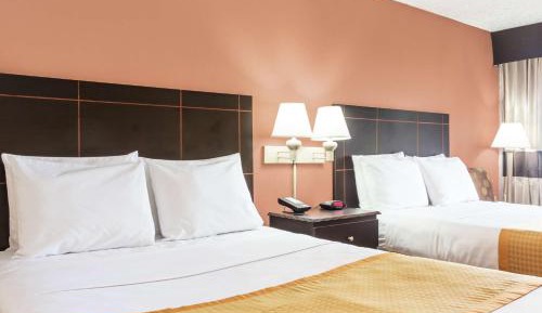 Queen Room with Two Queen Beds - Smoking