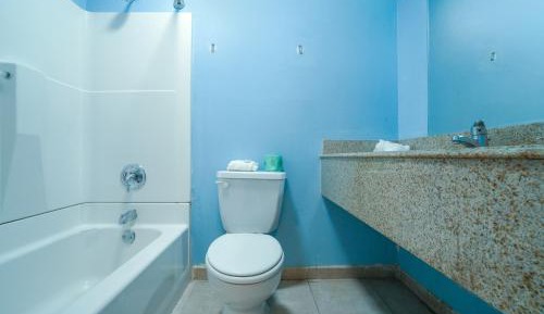 1 King and 2 Full Beds with Kitchenette Non-Smoking