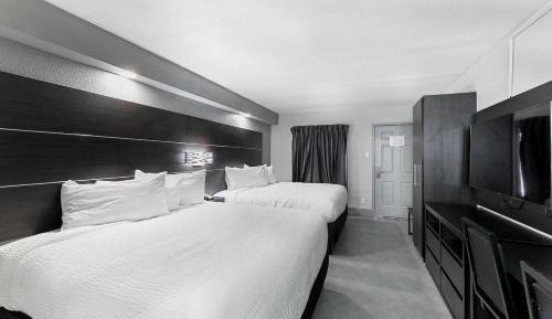 Suite with Two King Beds - Non-Smoking