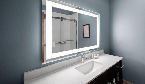 King Suite with Kitchenette - Non-Smoking