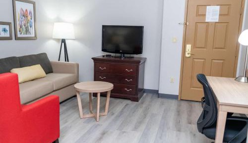 One-Bedroom King Suite - Non-Smoking