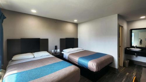 2 Full Beds