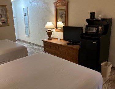 2 Queen Beds, Deluxe Room, Non-Smoking
