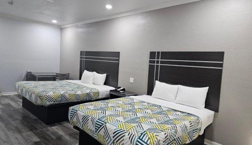 Deluxe Queen Room with Two Queen Beds - Non-Smoking