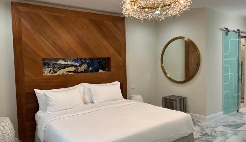 Deluxe King Room
