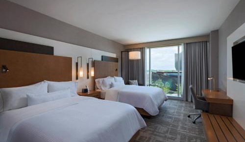 Club Queen Room with Two Queen Beds - Club Level