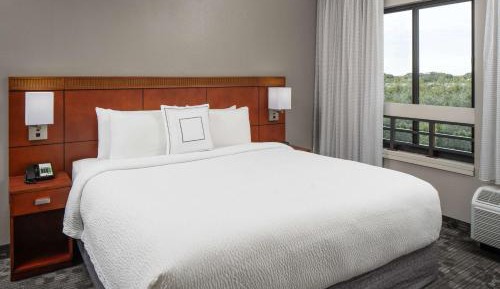 One-Bedroom King Suite - Non-Smoking
