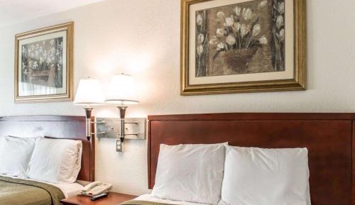 Queen Room with Two Queen Beds - Non-Smoking