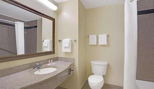 Queen Room with Two Queen Beds and Bath Tub - Mobility Accessible/Non-Smoking