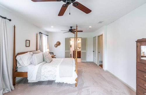 Greenville Cottage | Family Farmhouse Situated on 6 acres