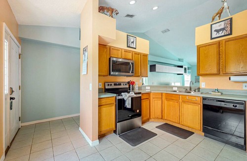 Thousand Oaks House | Sunny dog-friendly home with private pool, pool spa, lanai, & BBQ