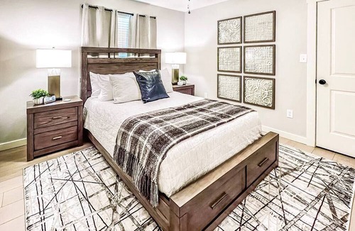 Pilot Point House | Liberty House in Pilot Point -- A cozy vibe & 10 minutes from Ray Roberts Lake.