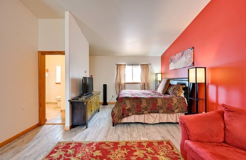 Crestone Apartment | ‘The Penthouse’ Crestone Studio w/ Private Balcony