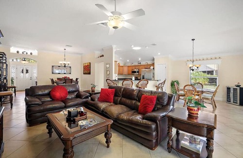 St. Charles House | Perfect Pool & Spa in St Charles