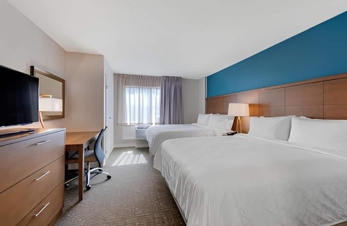 Kissimmee Hotel | Family Fun Awaits! 3 Units with Free Bfast, Disney's Hollywood Studios - 3 miles