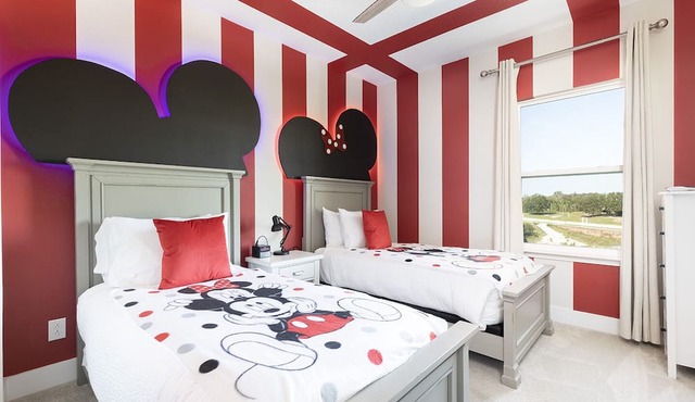 Fashionable Townhome with Themed Bedrooms at Reunion