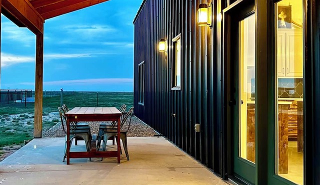 Modern Ranch Retreat, 4bedroom/2.5 baths, horse barn, turnouts & arena