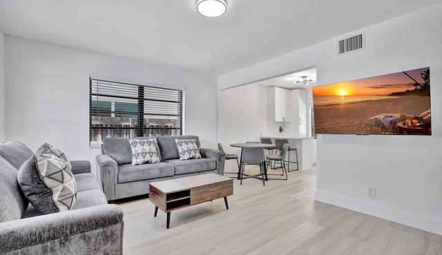 Sleek 2BR/2BA Home Near Downtown