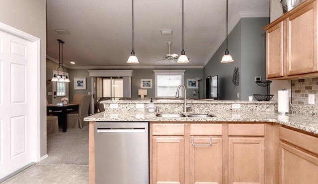 Gibbes - Patio Villa Near Lake Sumter Landing and Seabreeze Pool and Rec