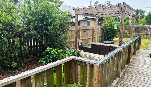 Charming 3 Bed 1 Bath 100 year old Cottage Near Downtown Pensacola and NAS
