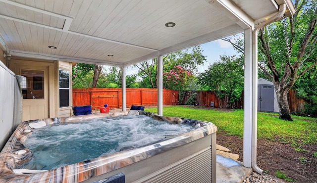 3-bedroom house in quaint Helotes featuring relaxing spa and modern game room