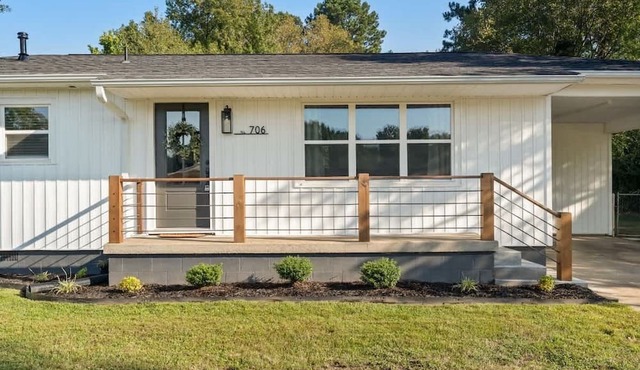 Bulldog Bliss Family Cottage