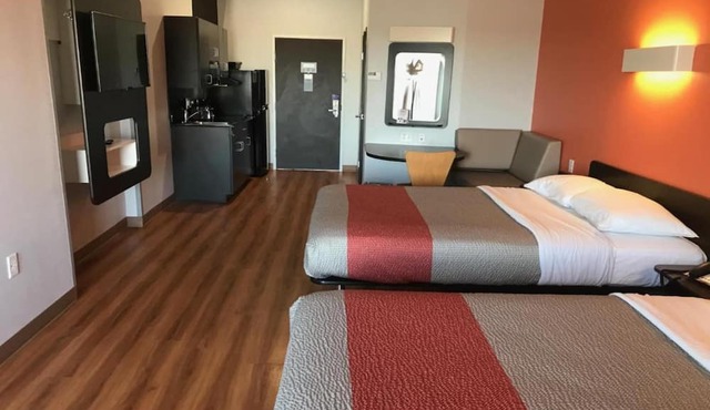 2 Queen Beds | Non-Smoking, Kitchen, Shower
